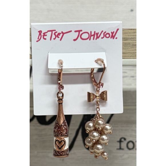 Betsey Johnson Champagne Pearl Mismatched Drop Earrings Rose Gold Holiday NYE - Picture 1 of 6